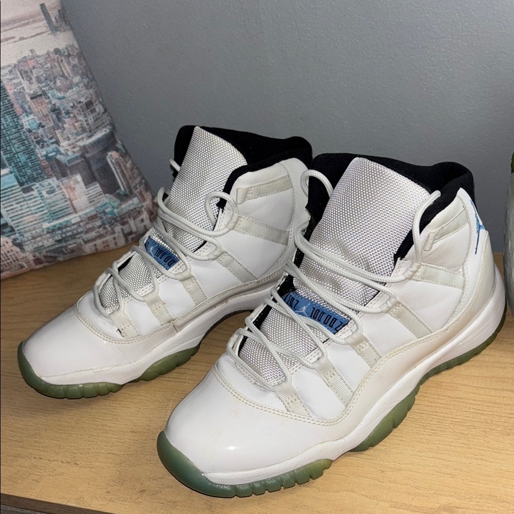 Air Jordan 11 Retro “Legend Blue” – Size 7Y - Picture 5 of 13